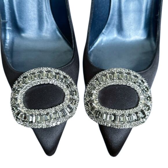 Manolo Blahnik Crystal Jeweled Broach Black High Heel Pumps 38.5 - Picture 4 of 9